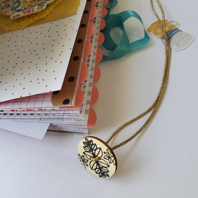Tutorials | How to make a button and elastic notebook closure
